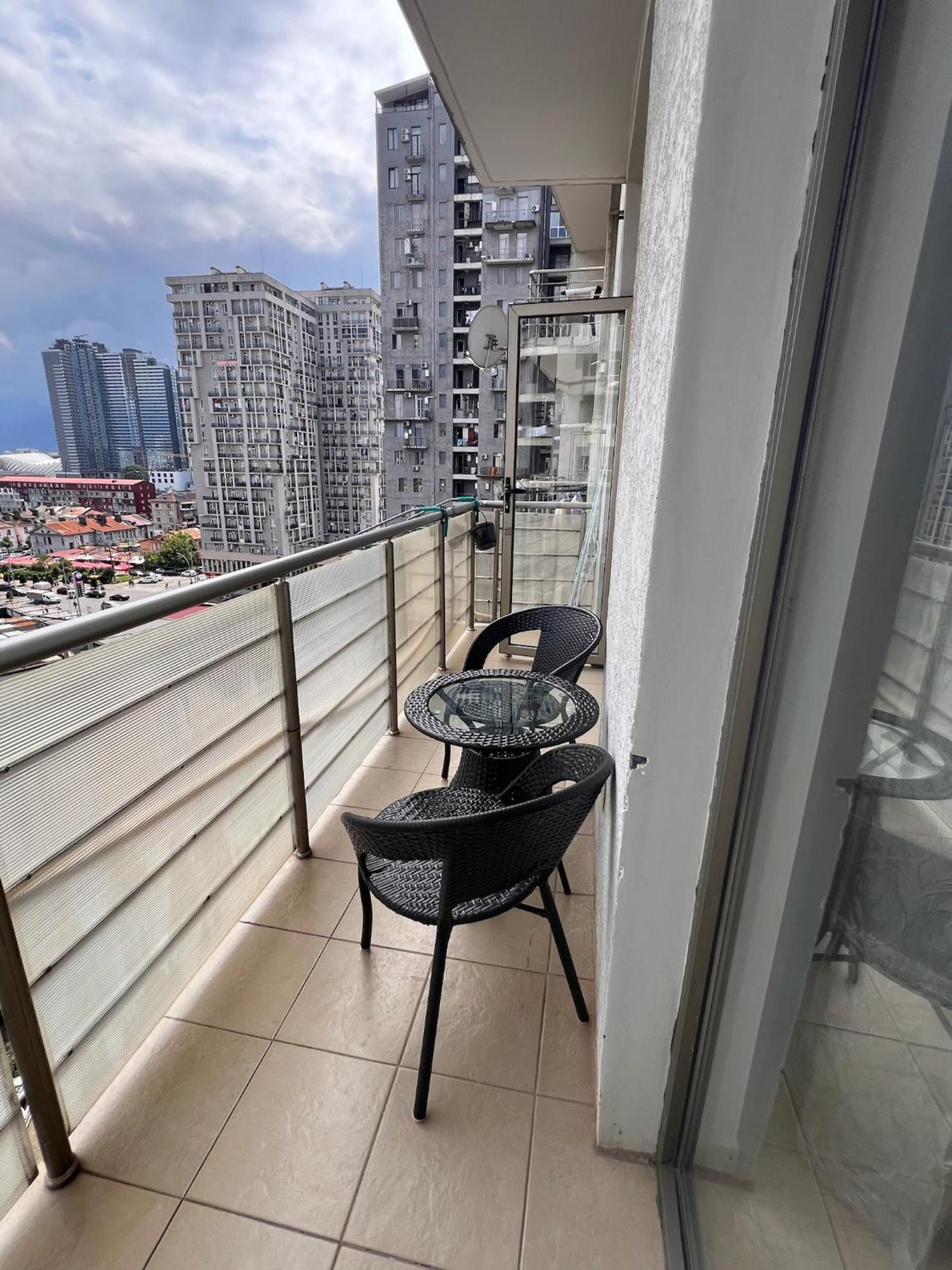 Апартаменты Batumi Center 3 Rooms Экстерьер фото
