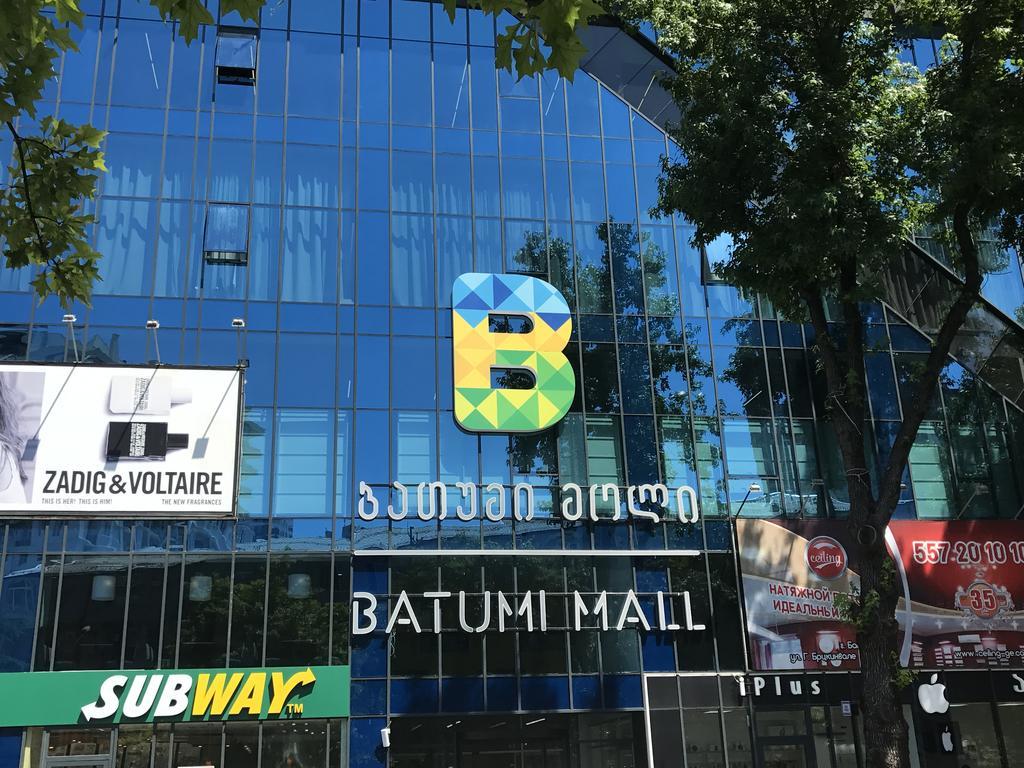 Апартаменты Batumi Center 3 Rooms Экстерьер фото
